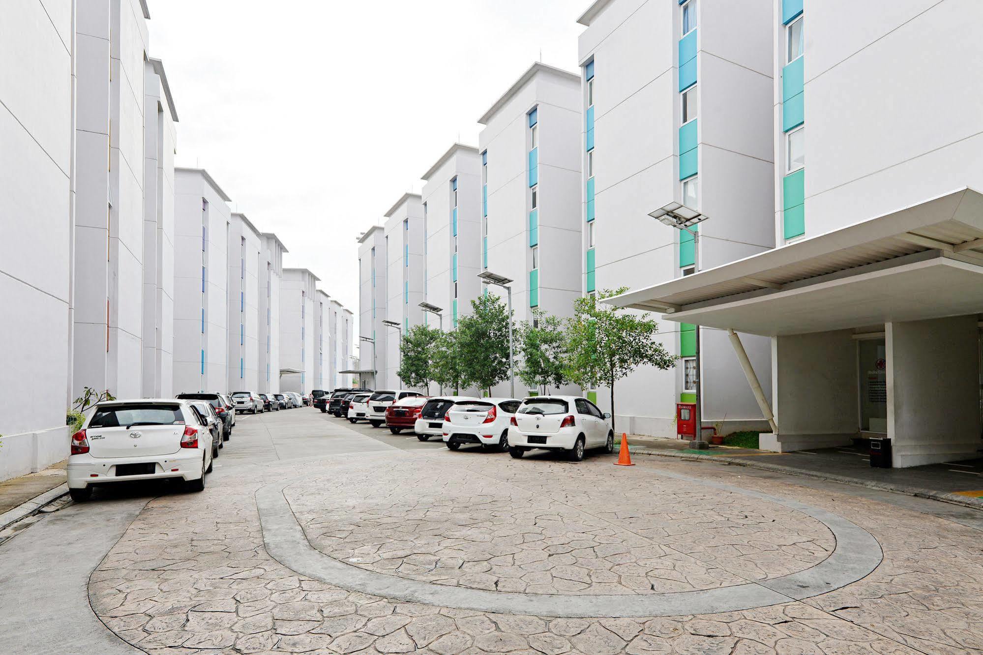 Zen Rooms Basic Tangerang Aeropolis Kültér fotó