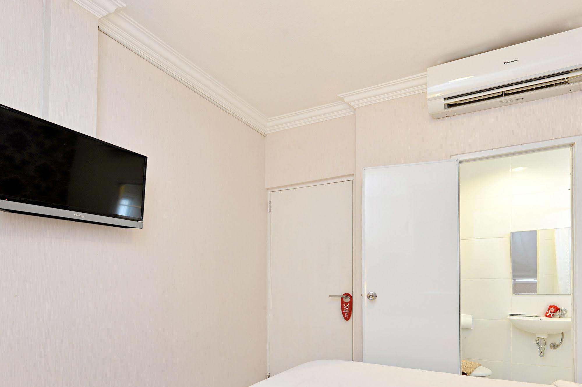 Zen Rooms Basic Tangerang Aeropolis Kültér fotó