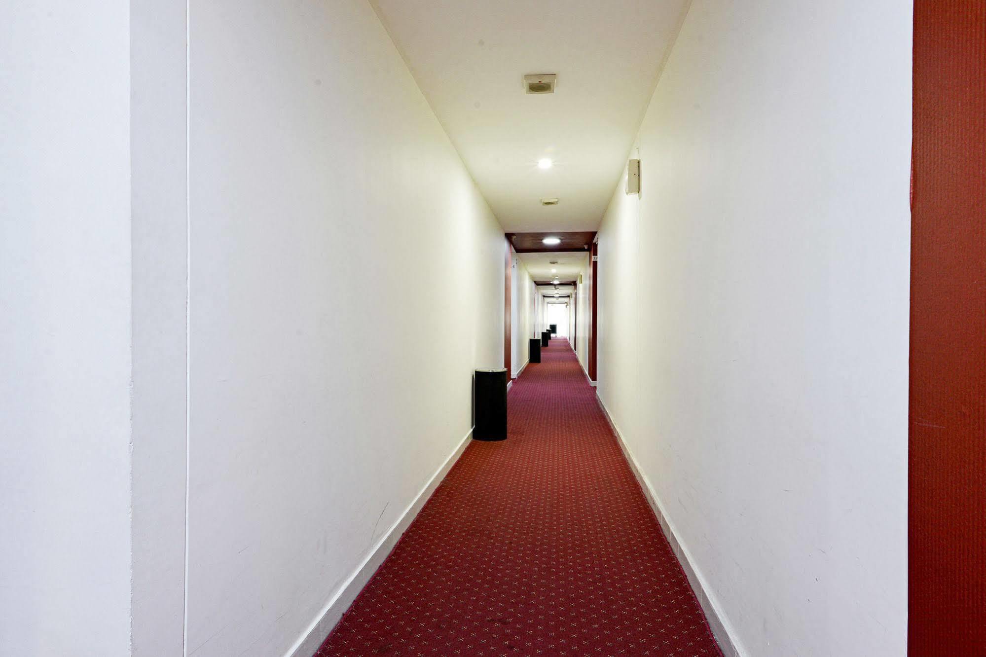 Zen Rooms Basic Tangerang Aeropolis Kültér fotó