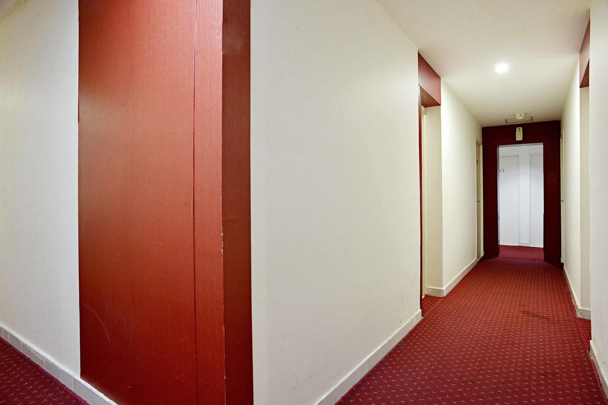 Zen Rooms Basic Tangerang Aeropolis Kültér fotó